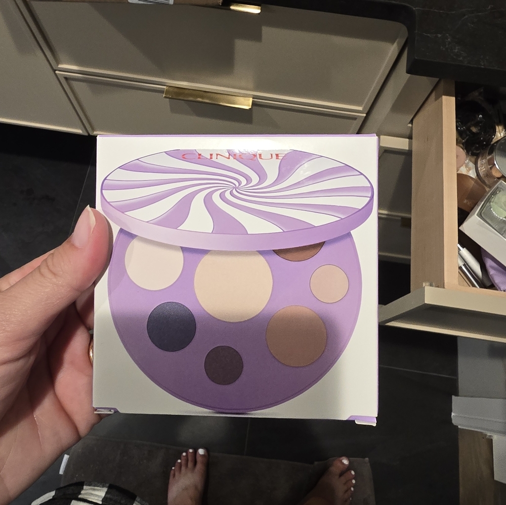 Clinique Indulge In Color Palate NIB